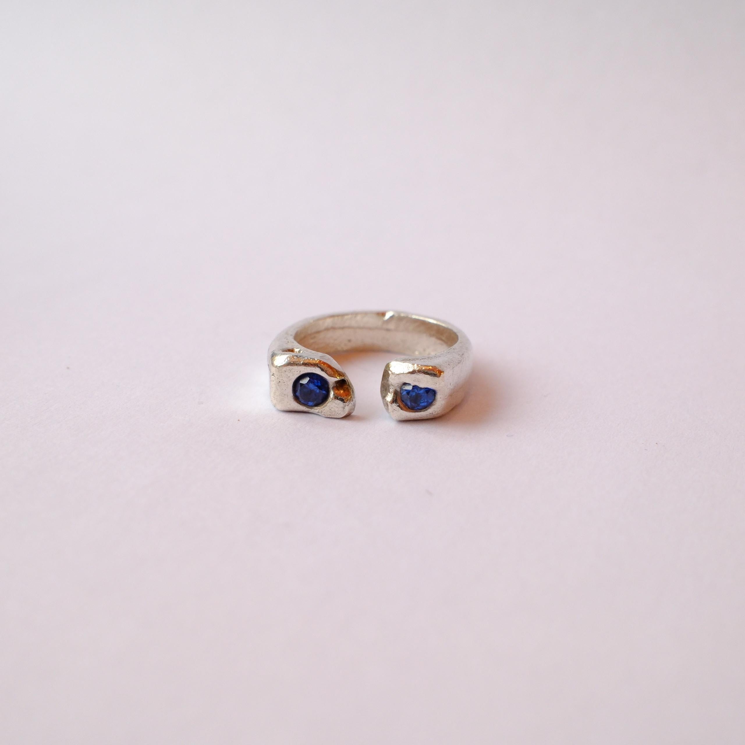 Pinky Ring mit Saphiren